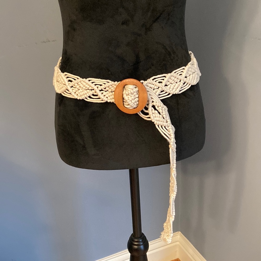 Women’s Macramé belt with wooden buckle